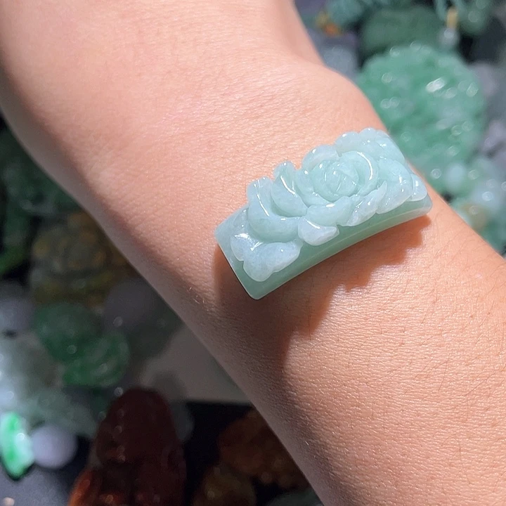 颈饰未镶嵌翡翠天