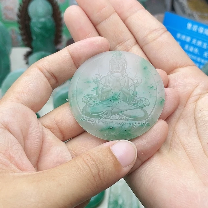 未镶嵌定制石英质玉（非洲翠）哇****?