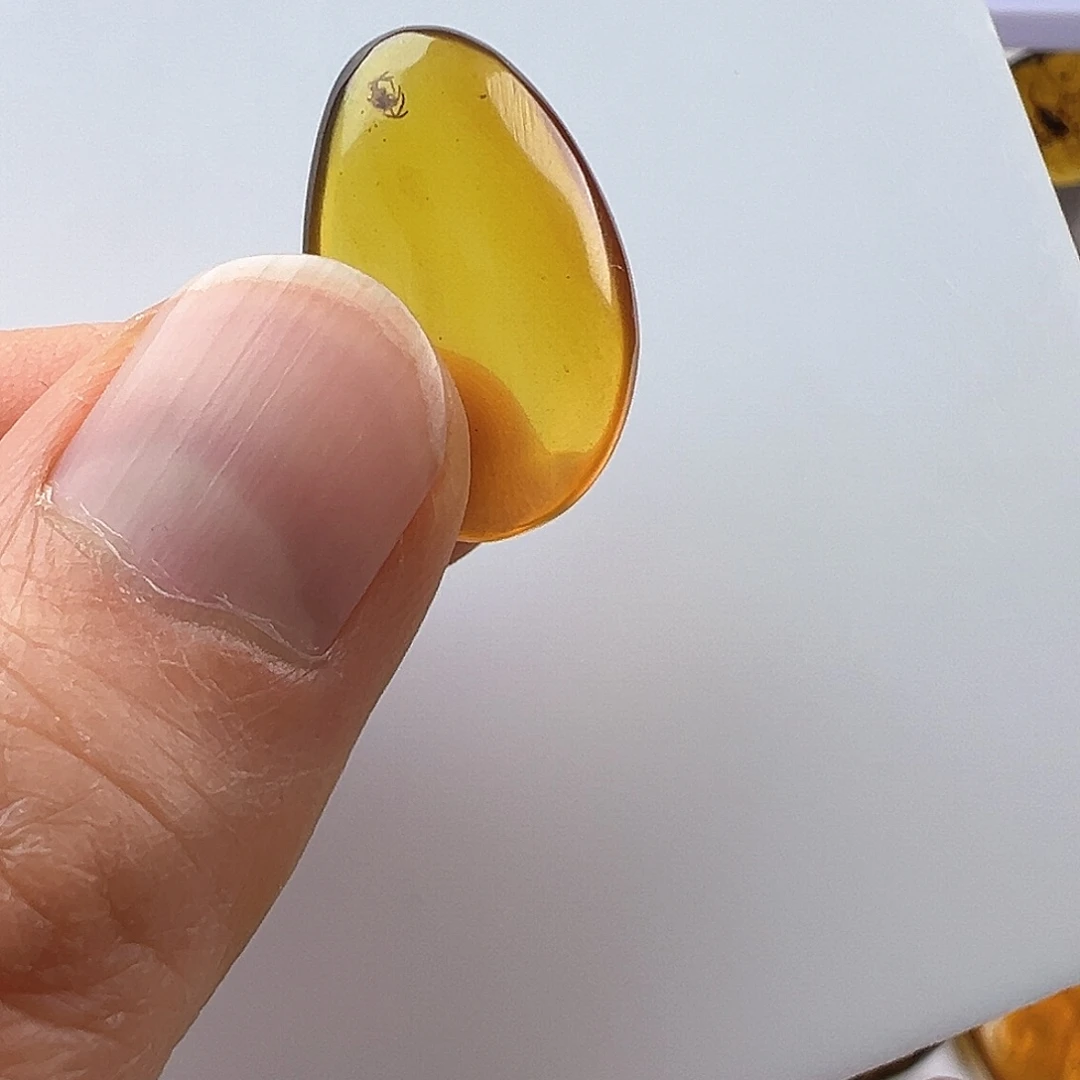 琥珀裸石未镶嵌灵***者