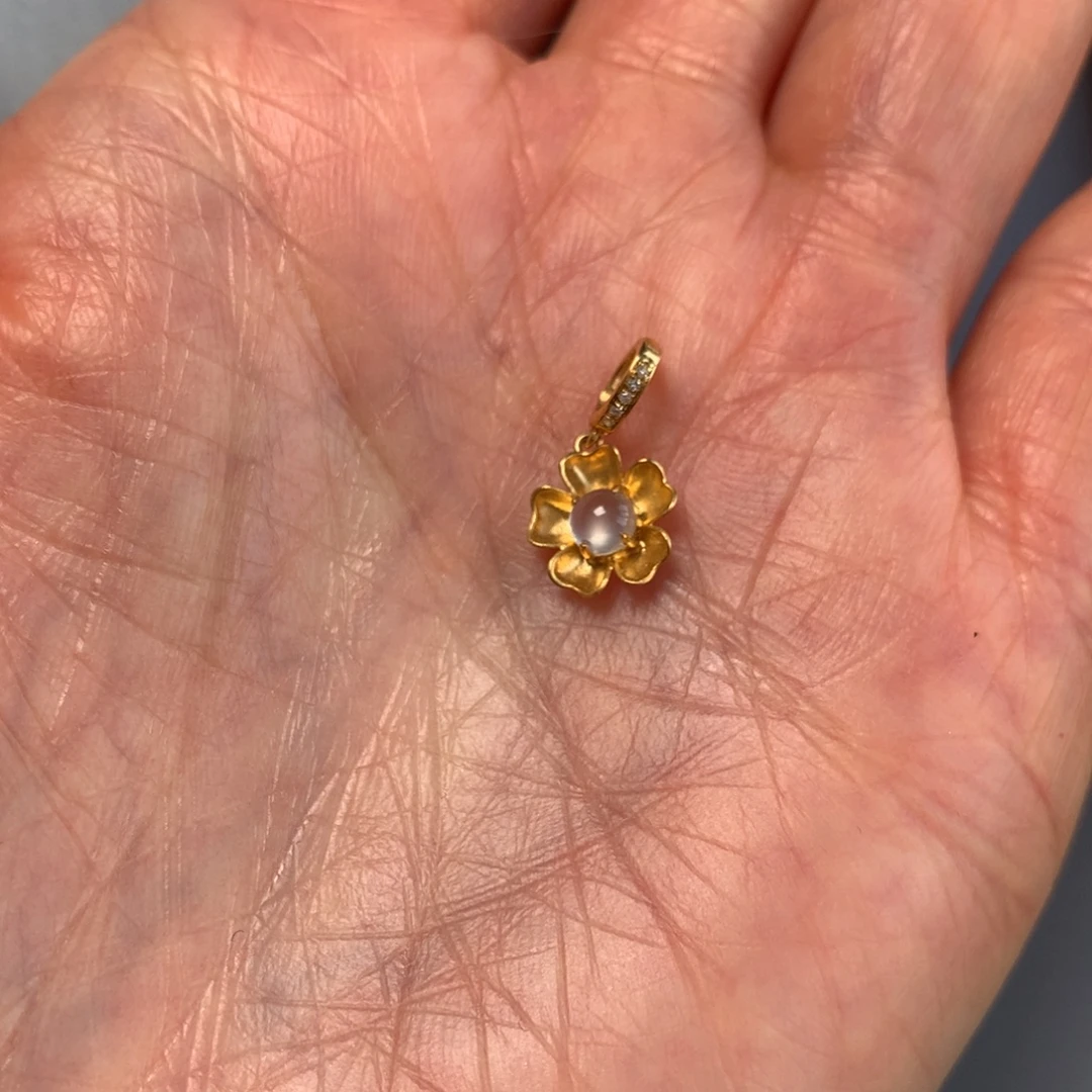 翡翠18K金镶嵌颈饰花