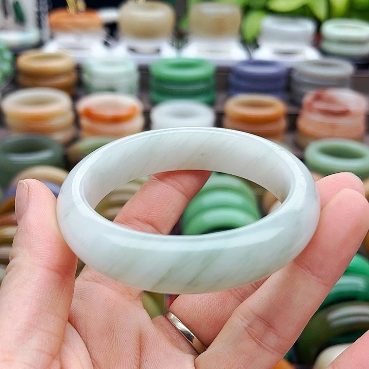 未镶嵌手镯（圆镯）石英质玉