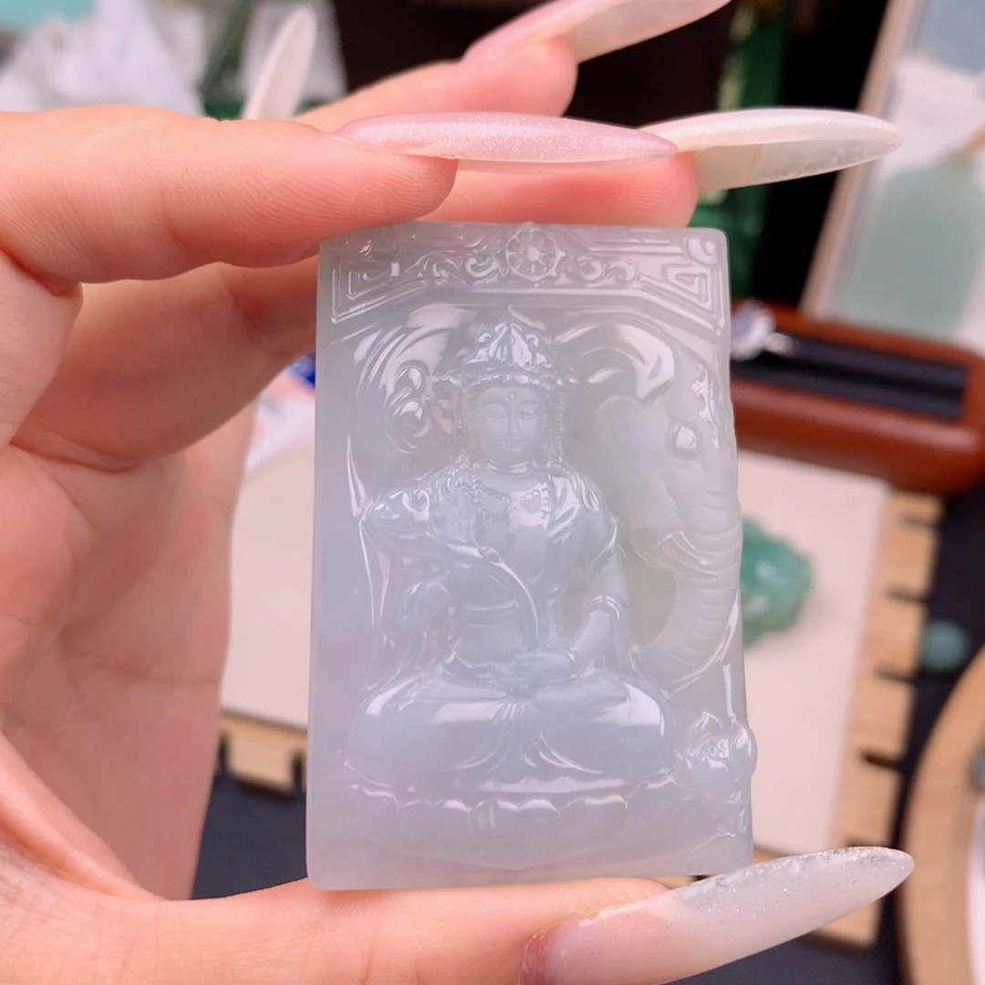 過***煙翡翠未镶嵌颈饰普贤