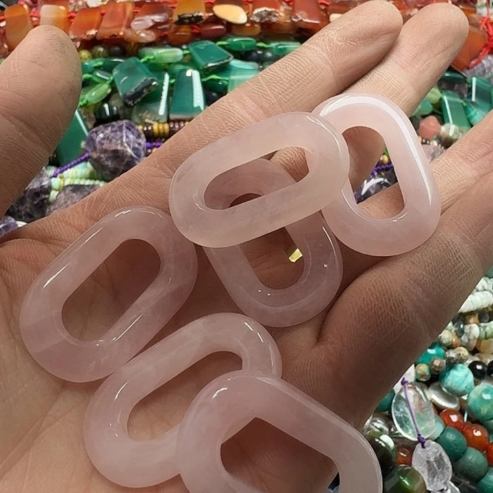 玛瑙/玉髓未镶嵌珠宝半成品一个25x40m粉晶跑环