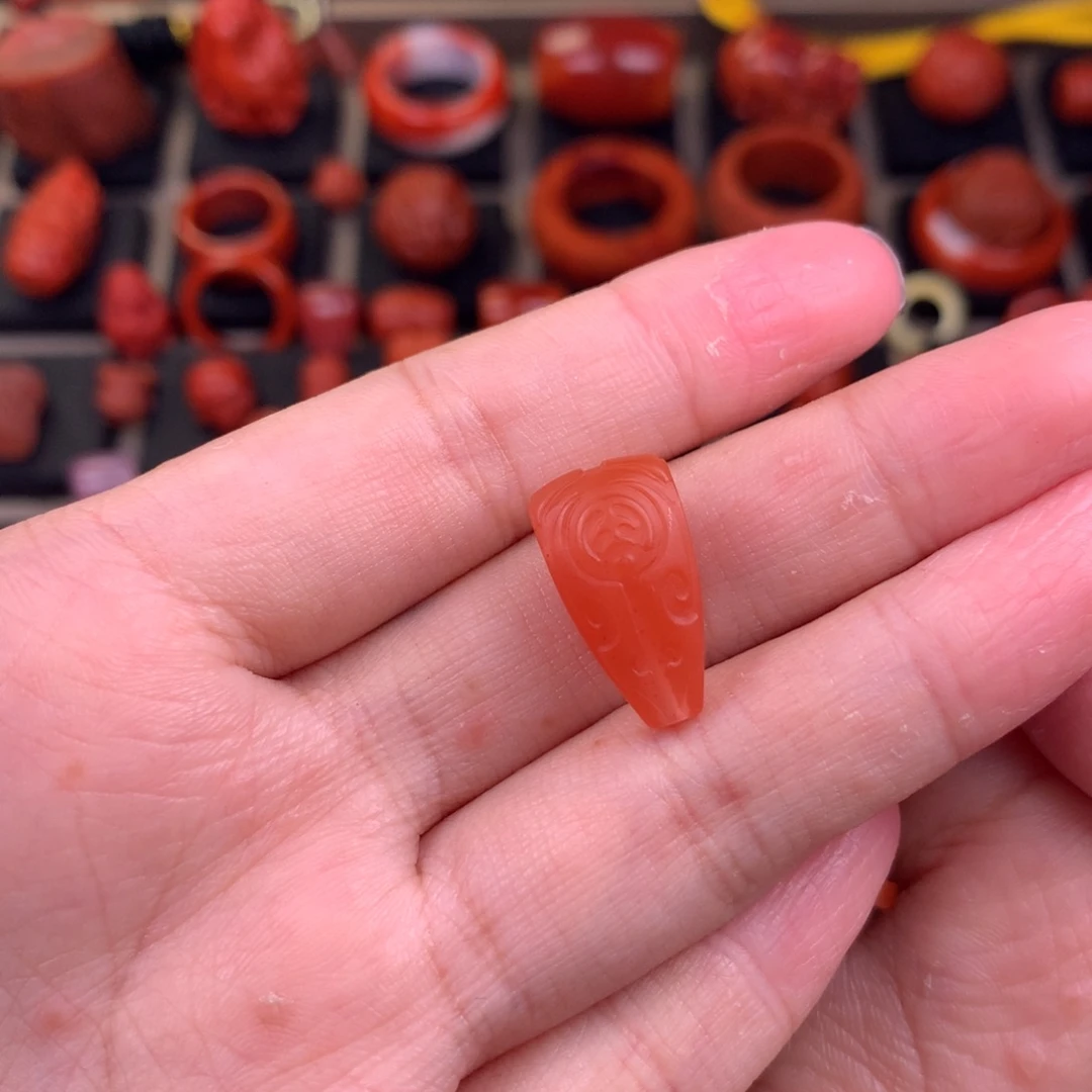 南红玛瑙未镶嵌博古纹三通9.9