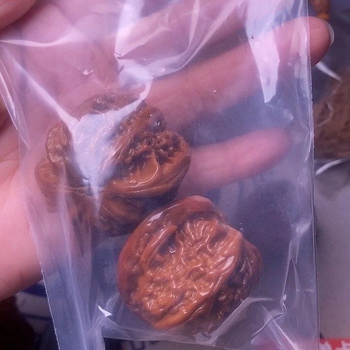 小***丑文玩核桃吊坠狮子