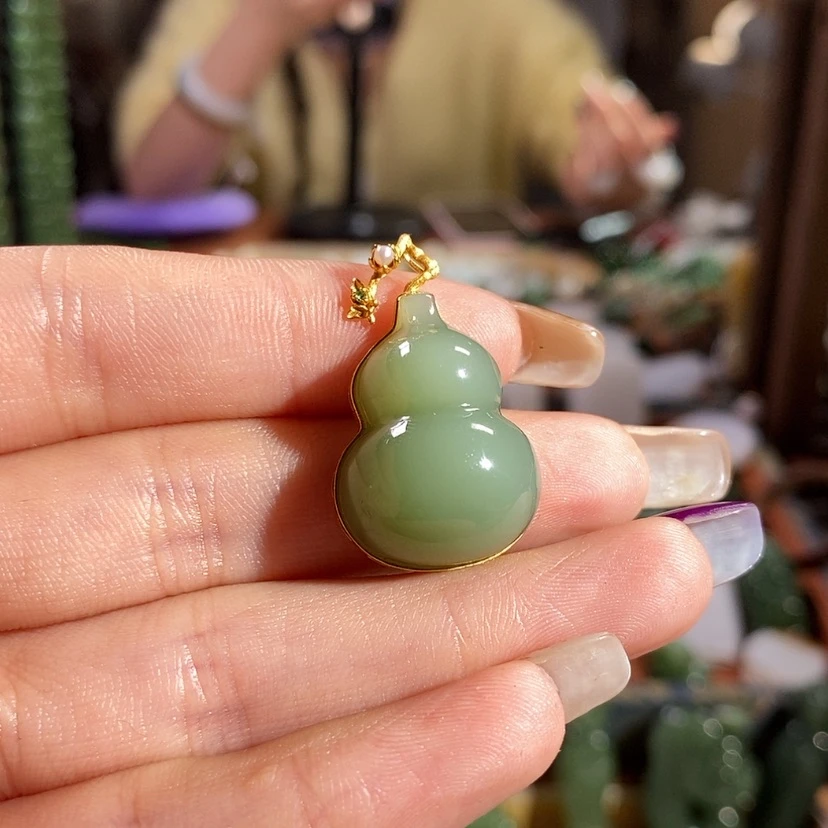 【闪购商品】吊坠(赠链)18K金镶嵌和田玉