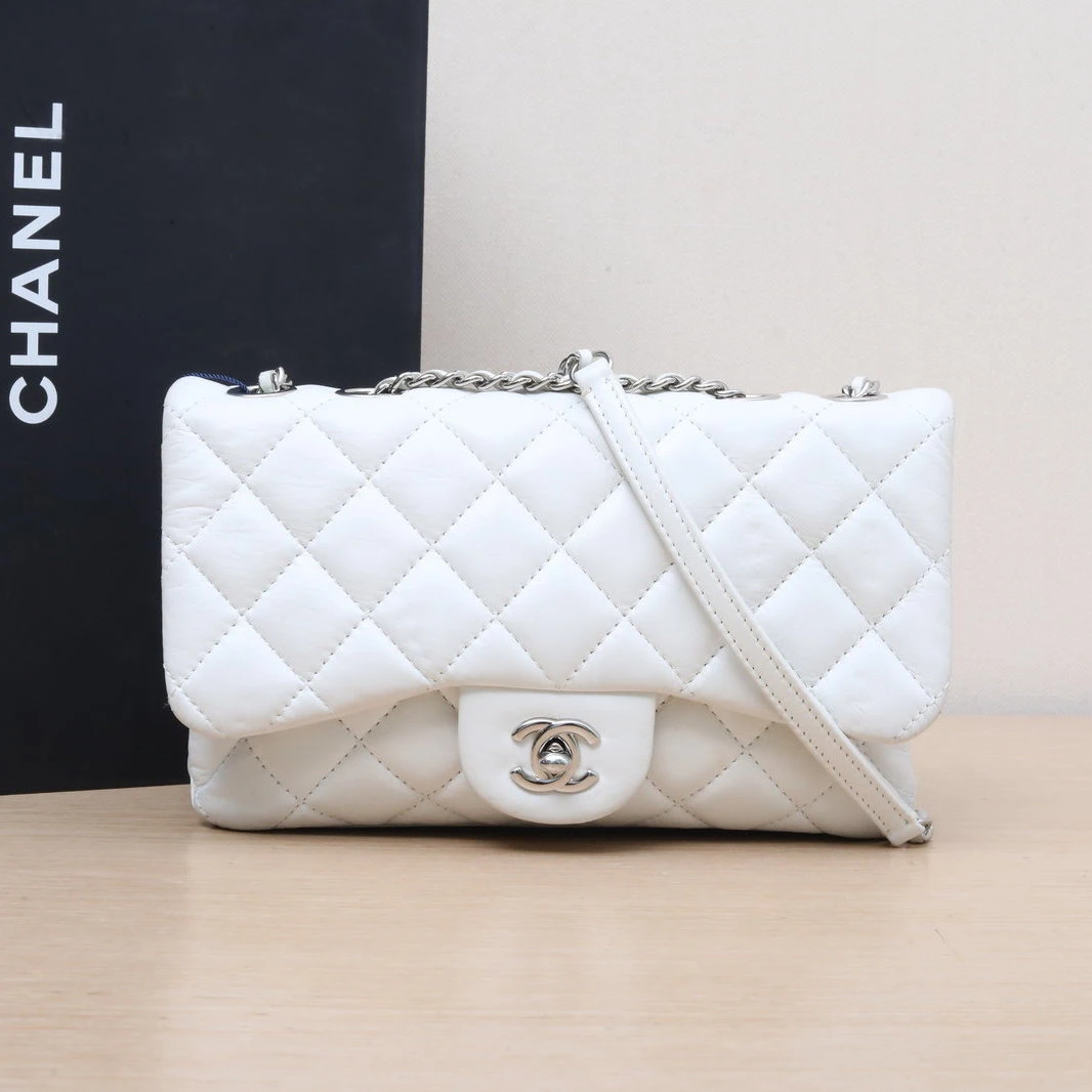 95新 Chanel/香奈儿 【娇】白色皮革C19开 CF季节款 口盖包 806576