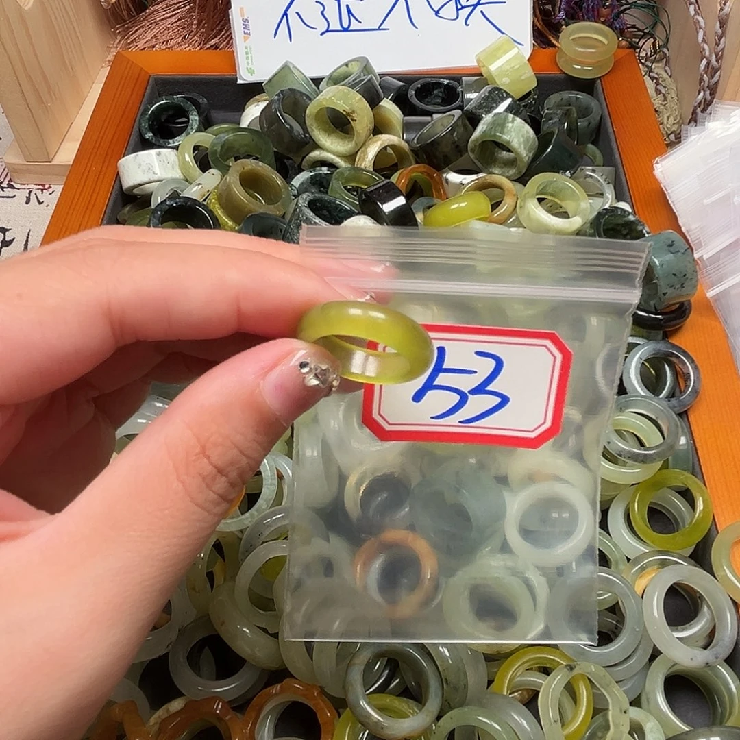 胖***.未镶嵌蛇纹石玉珠宝奇石