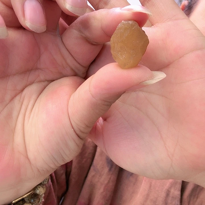 琥珀未镶嵌手链不退