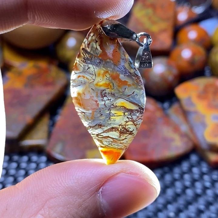 玛瑙/玉髓颈饰未镶嵌