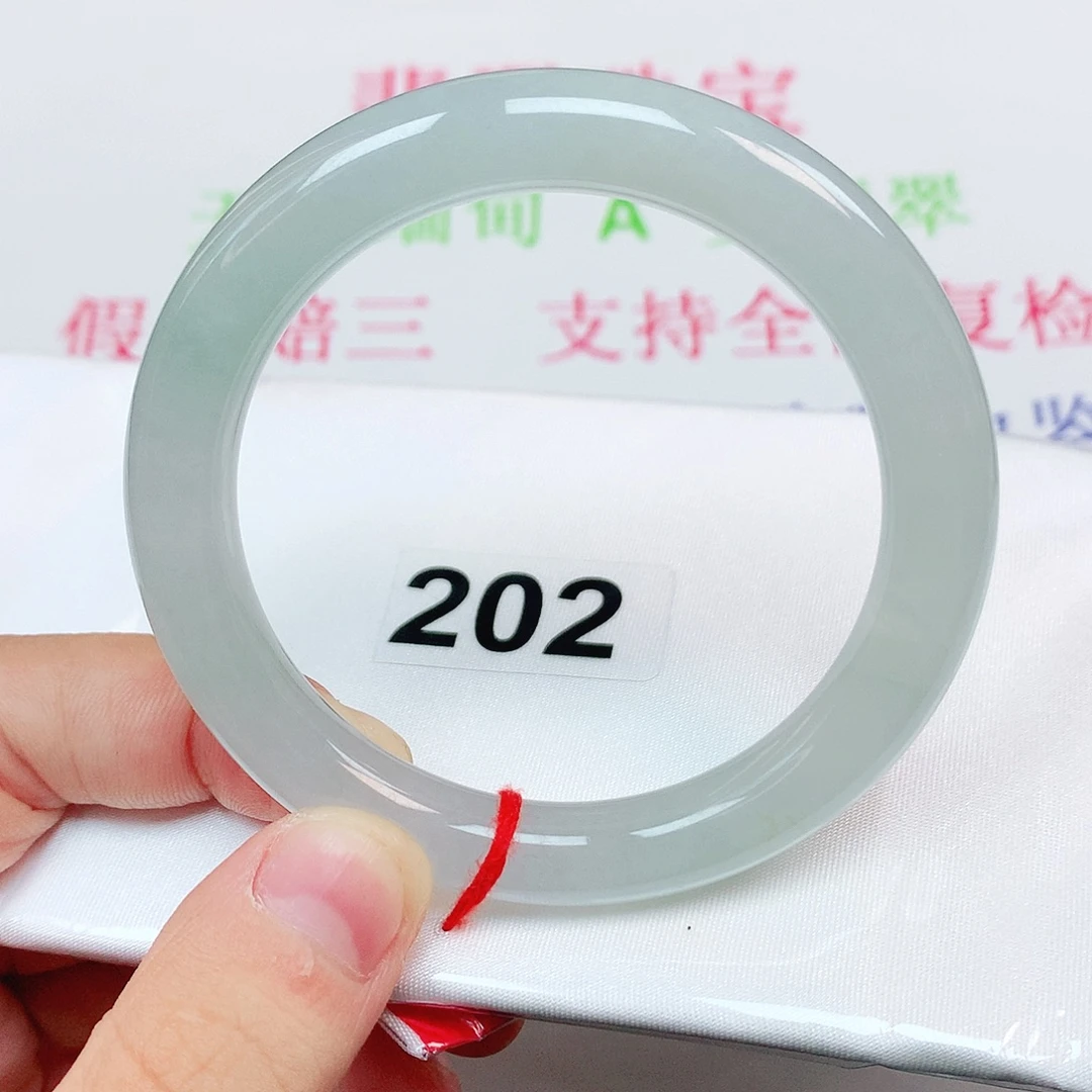 翡翠手镯未镶嵌51圈淡绿圆条翡翠手镯