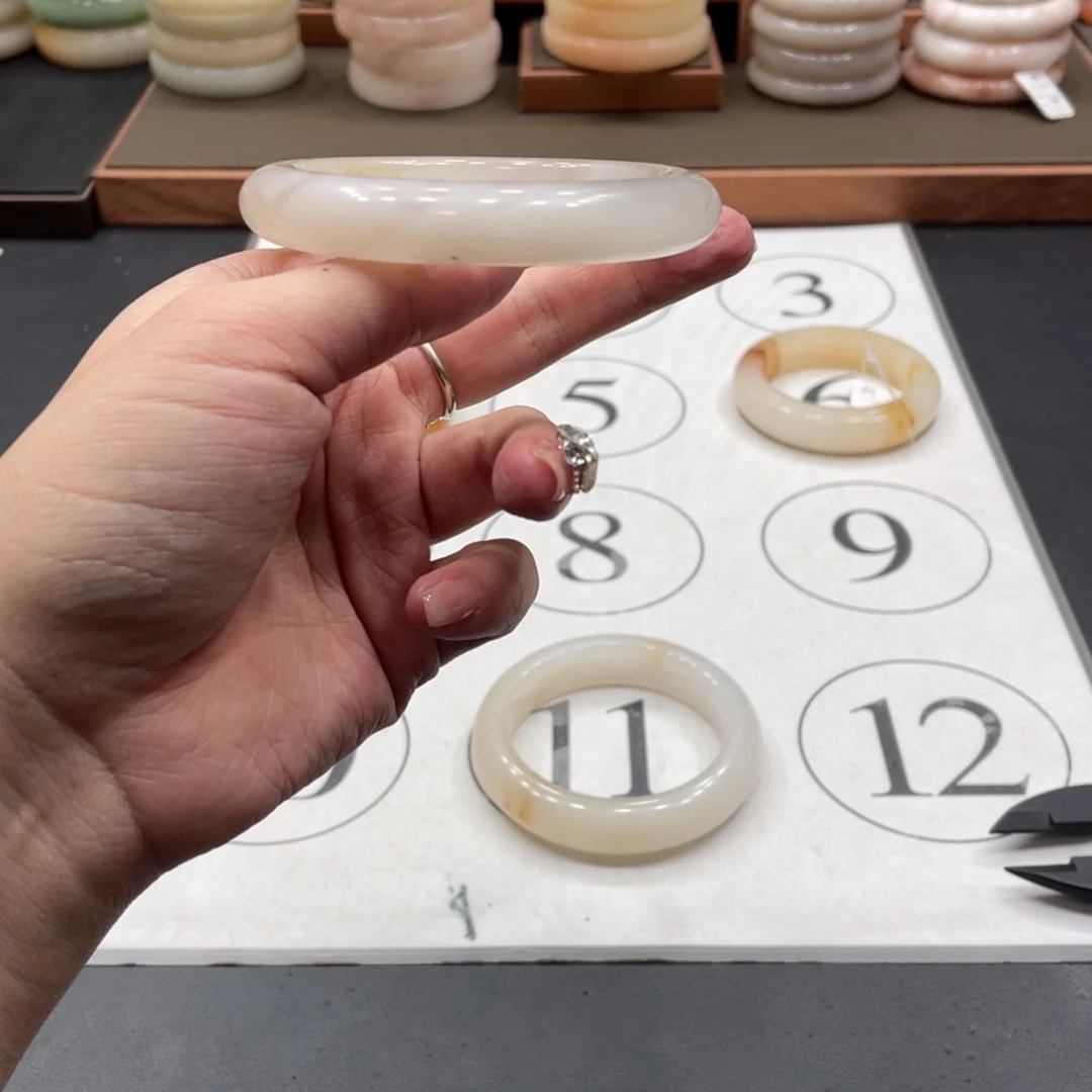 石英质玉手镯未镶嵌*️***