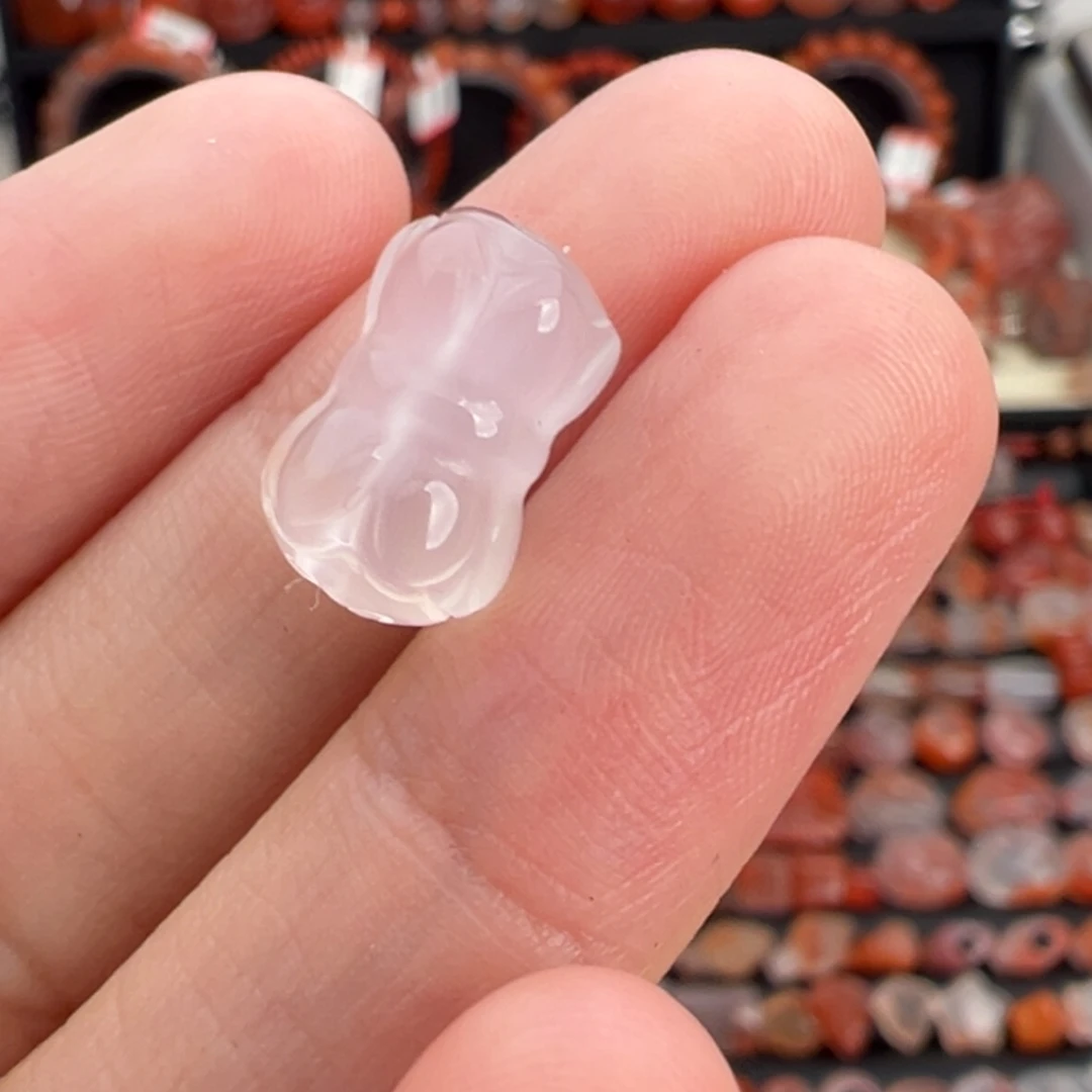 南红玛瑙未镶嵌颈饰并蒂莲