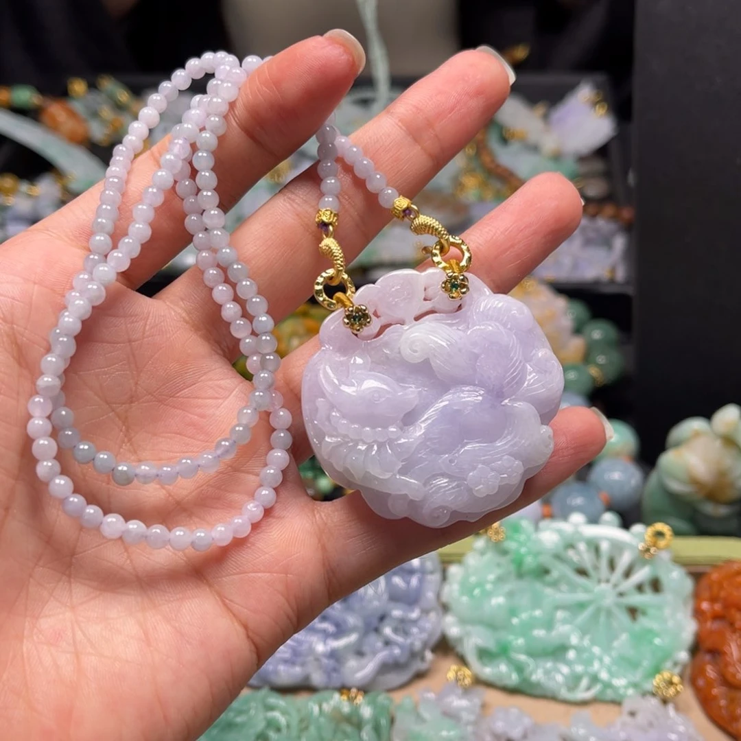 翡翠未镶嵌颈饰cccccffcfggg