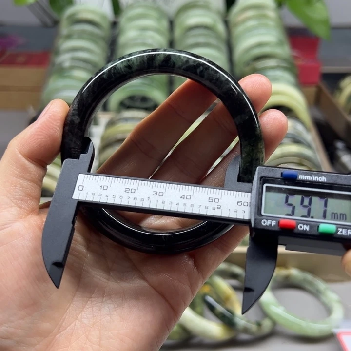 蛇纹石玉未镶嵌手镯20