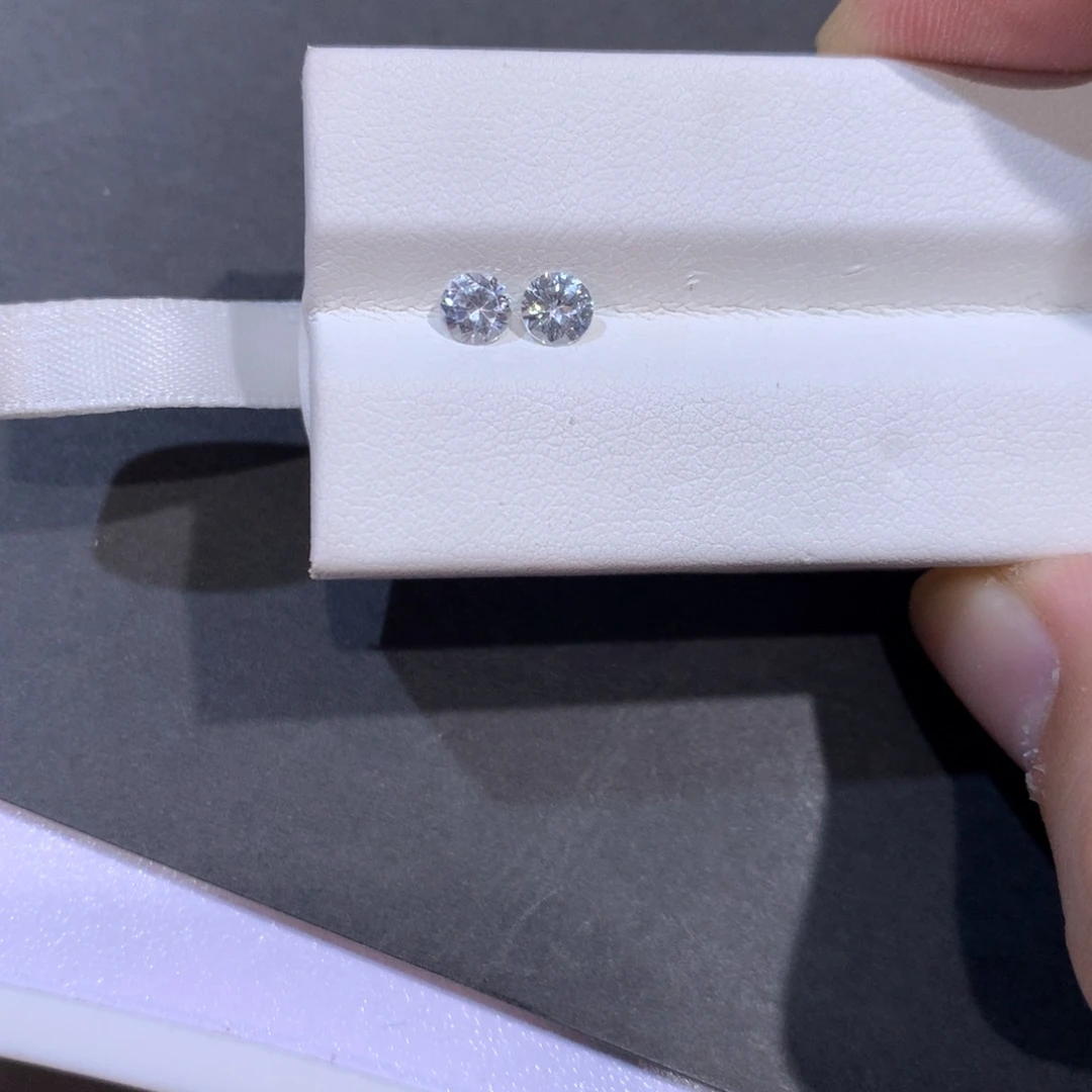 蓝宝石裸石0.75克拉圆4.4