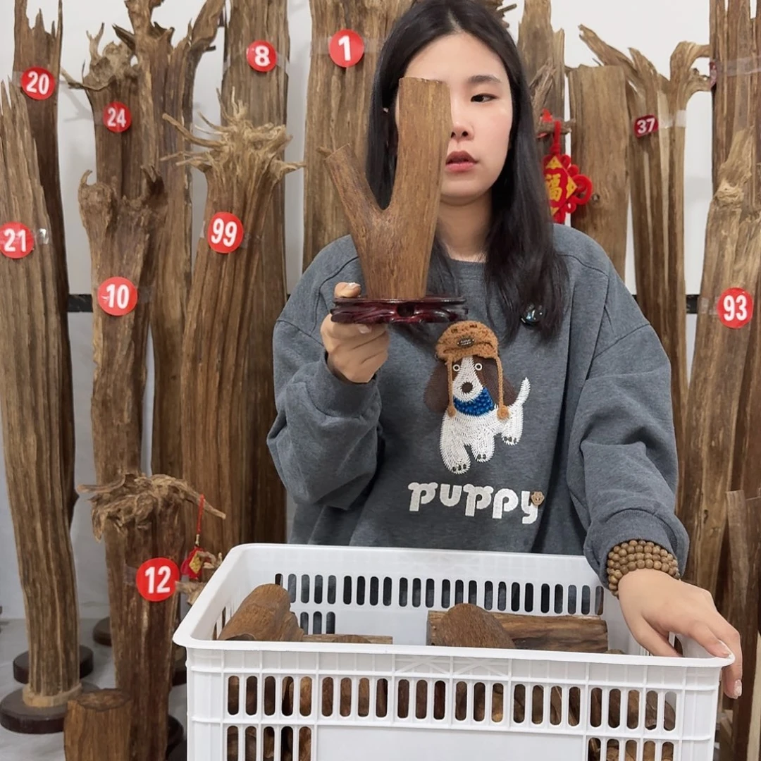 沉香碎屑沉香原材料