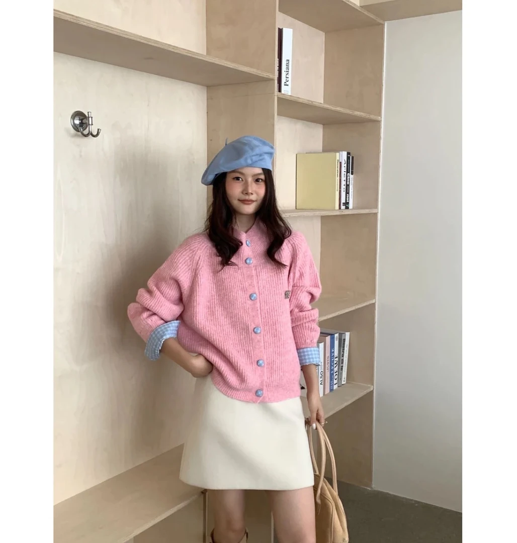 韩版减龄彩色纽扣草莓刺绣针织开衫女秋冬款翻领百搭毛衣外套上衣