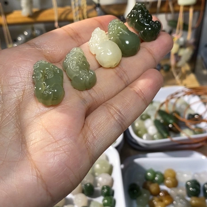 和田玉未镶嵌手链微瑕发5