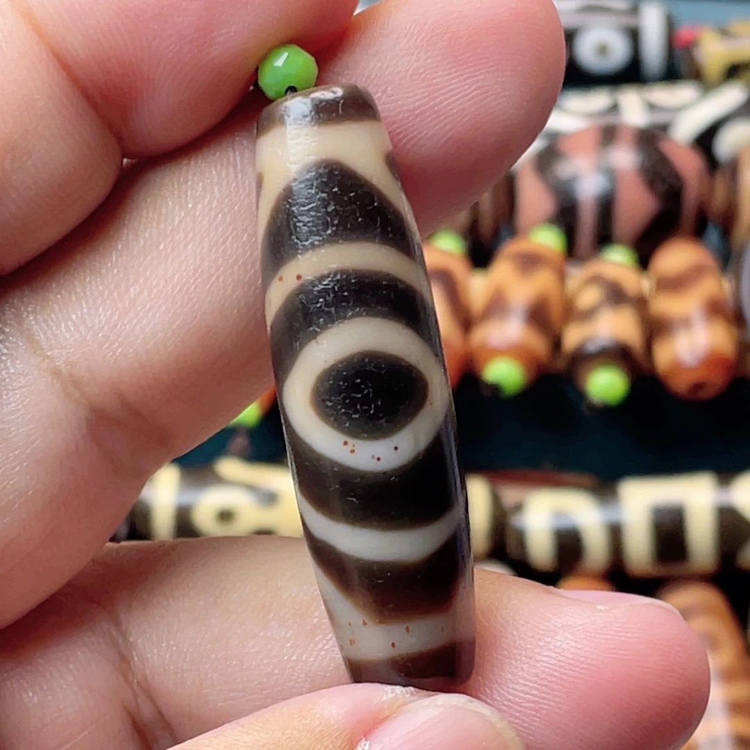 戴****玛瑙/玉髓未镶嵌颈饰小卢三