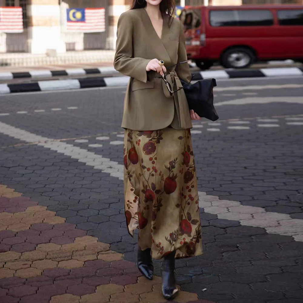 春秋轻熟风时尚套装设计感修身显瘦绑带西服铜氨丝吊带裙两件套