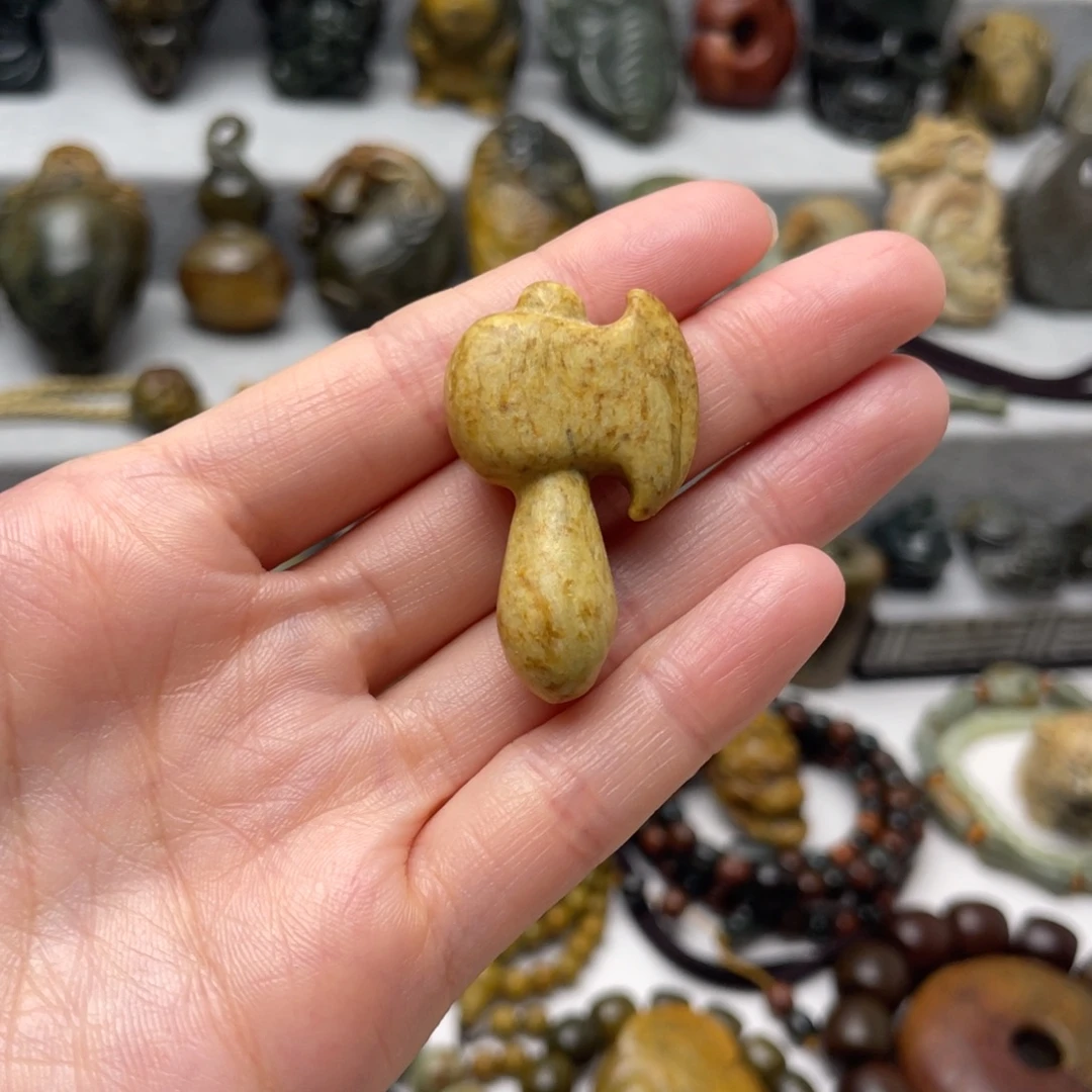 未镶嵌岫岩河磨玉（透闪石质玉）挂件