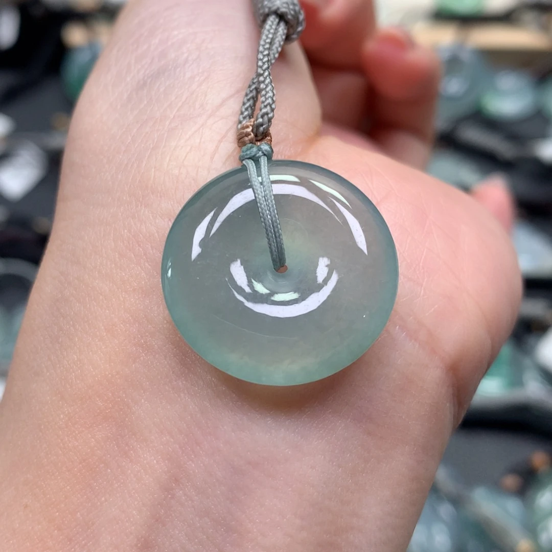 翡翠颈饰未镶嵌扣子