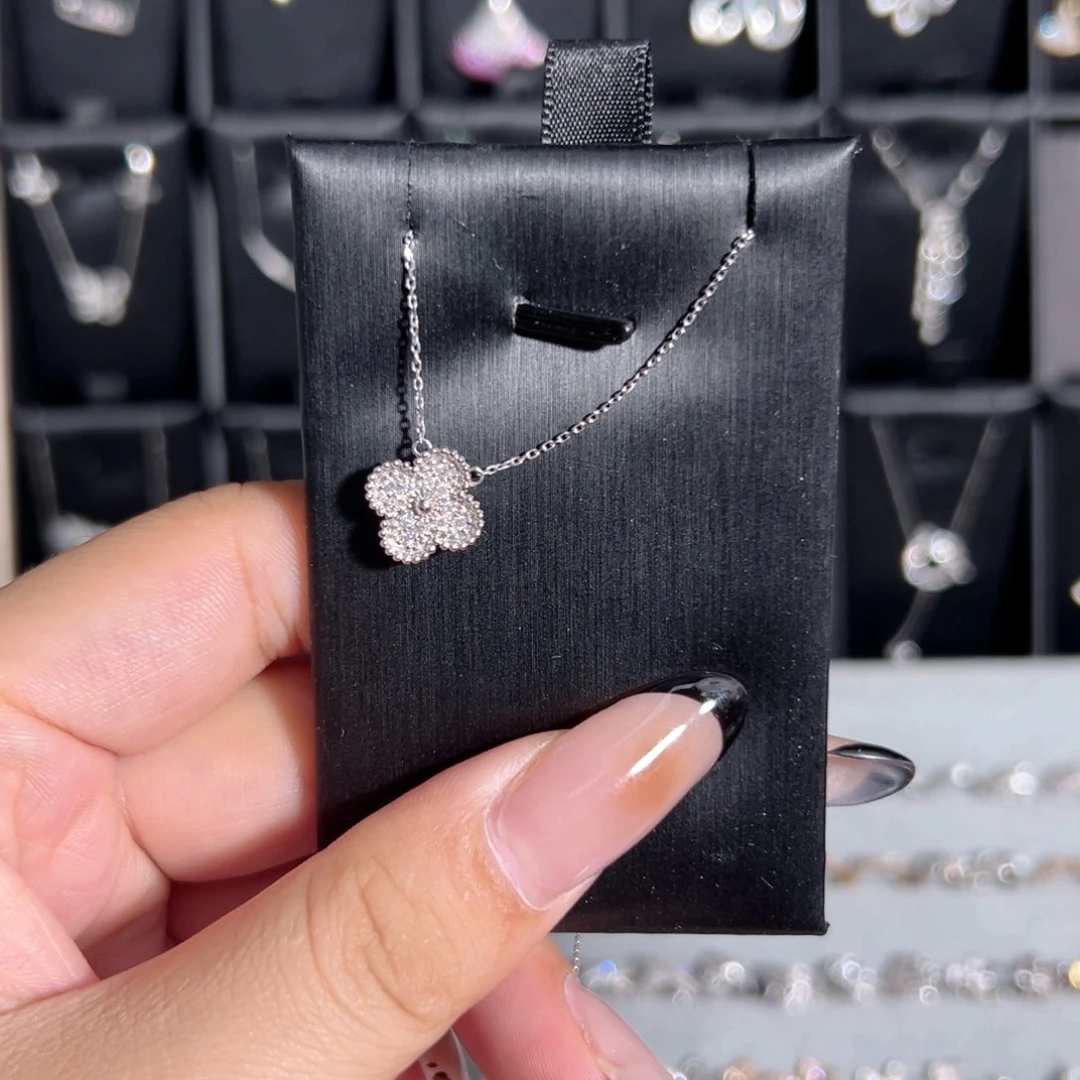 颈饰18K金镶嵌钻石四叶草项链