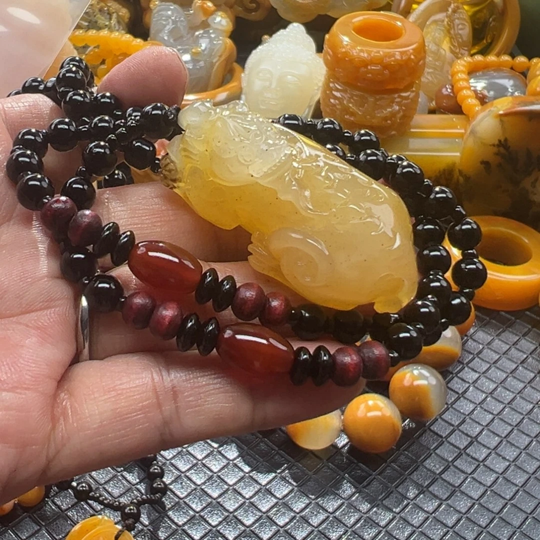 石英质玉未镶嵌颈饰