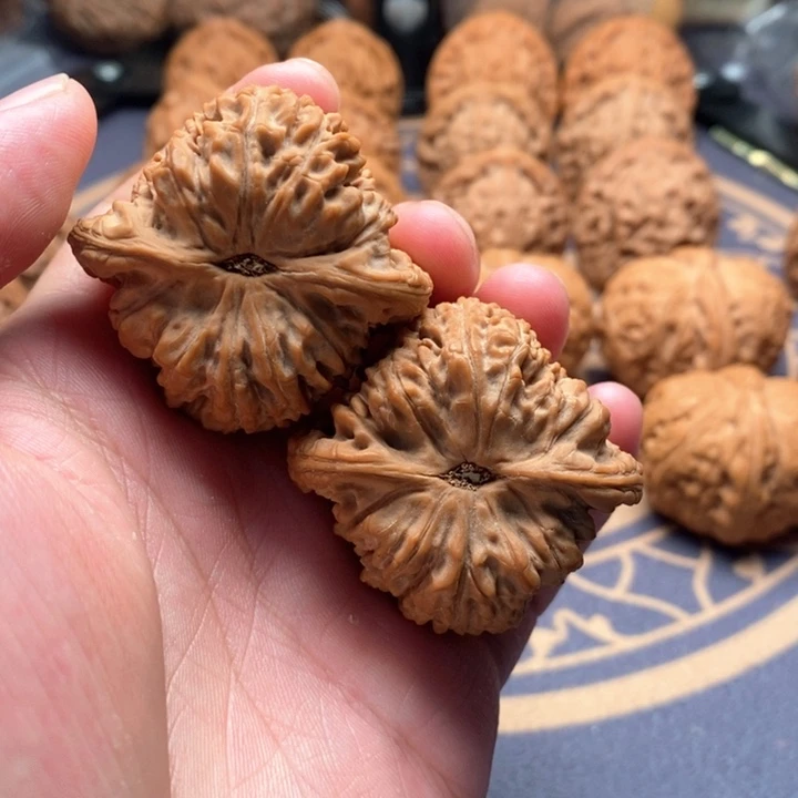 蟹***8桃核吊坠文玩核桃南疆石43