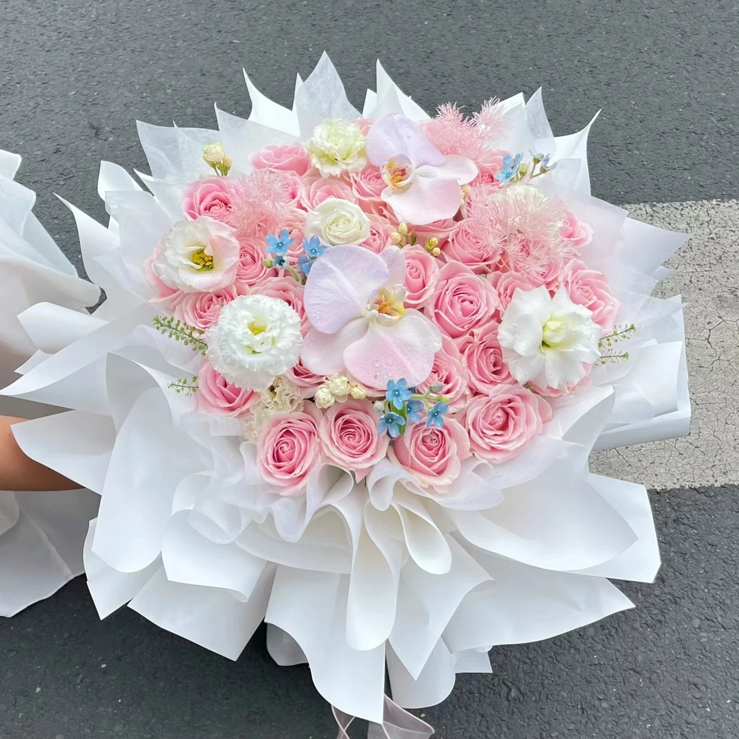 梦幻花园 33朵粉红雪山玫瑰混搭花束送女友闺蜜情人节女神节鲜花