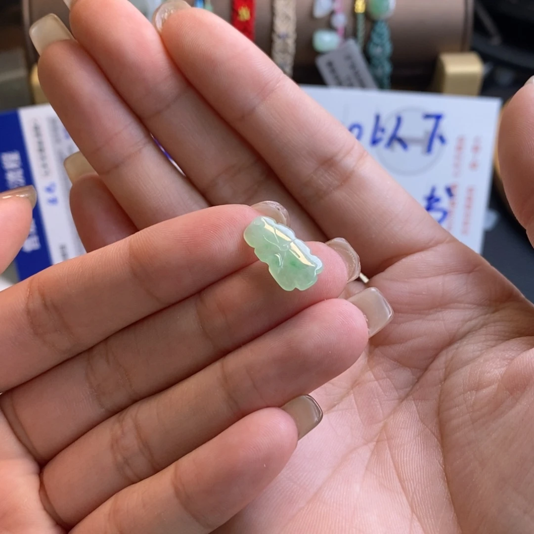 蜜***饭翡翠未镶嵌颈饰17855