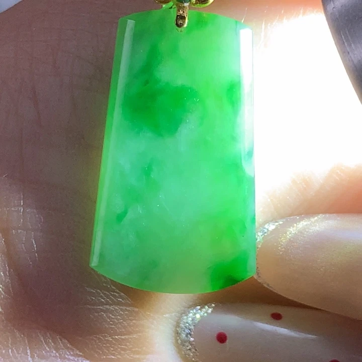 翡翠18K金镶嵌颈饰翡翠