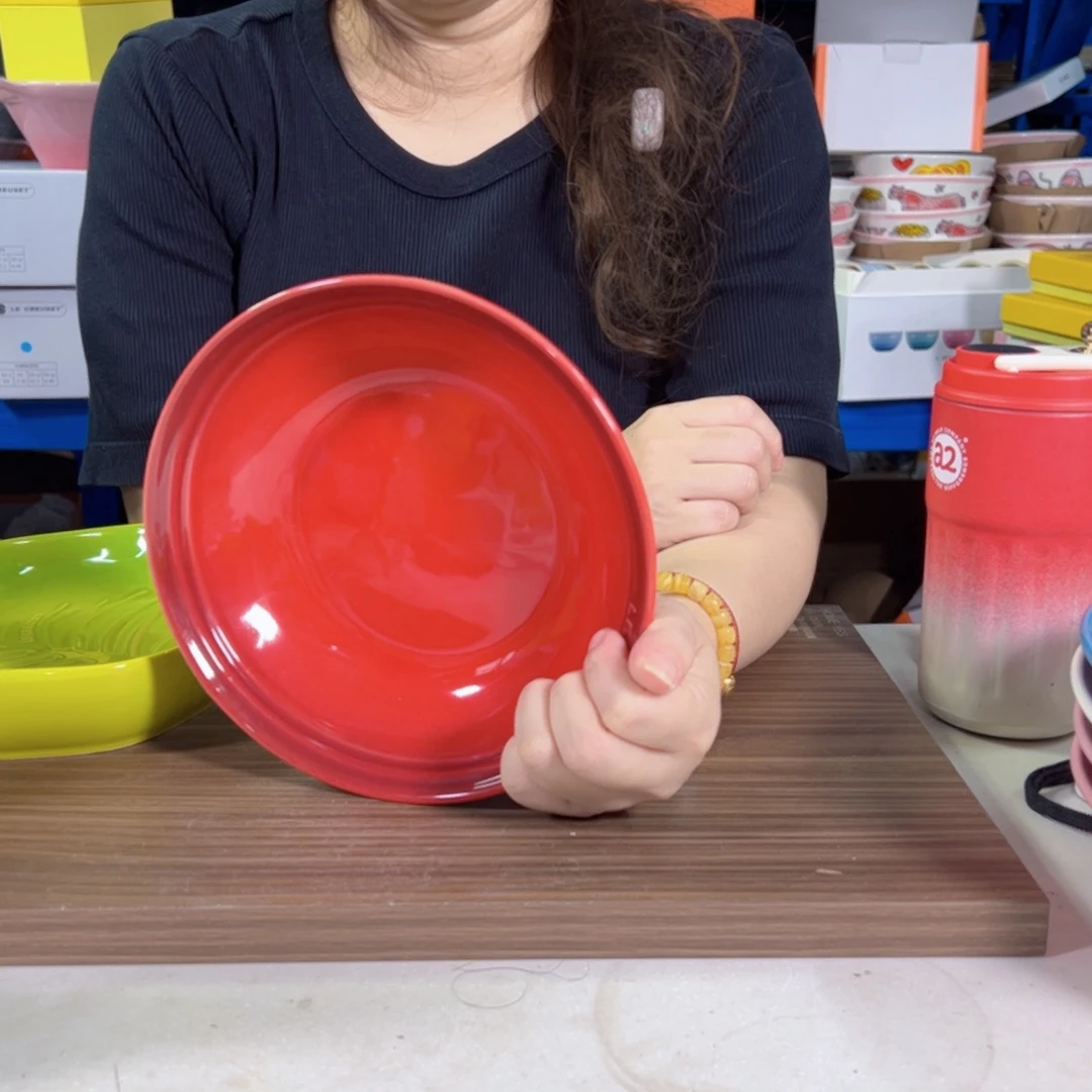 陶瓷红色的燕麦碗