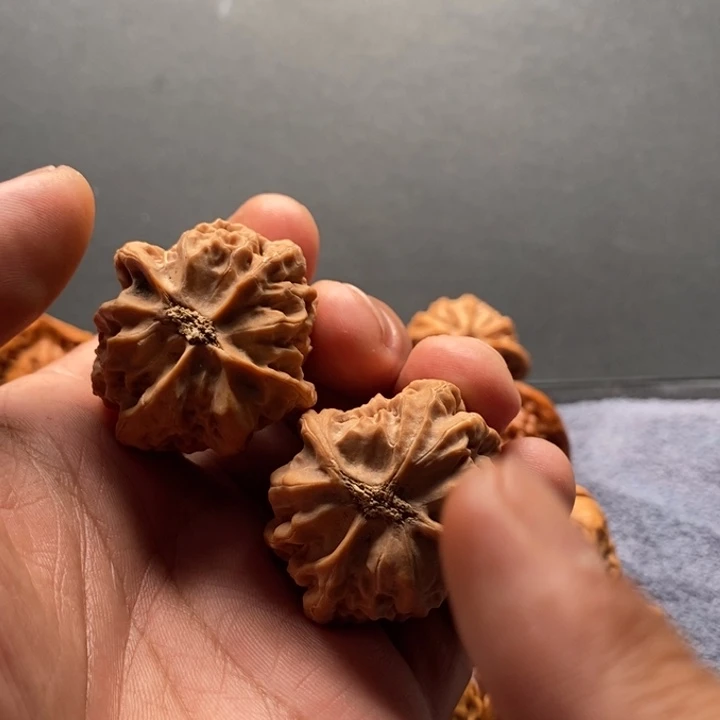 文玩核桃吊坠佛肚