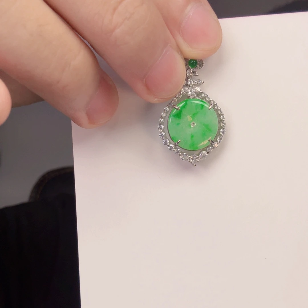 翡翠银S925镶嵌颈饰一件