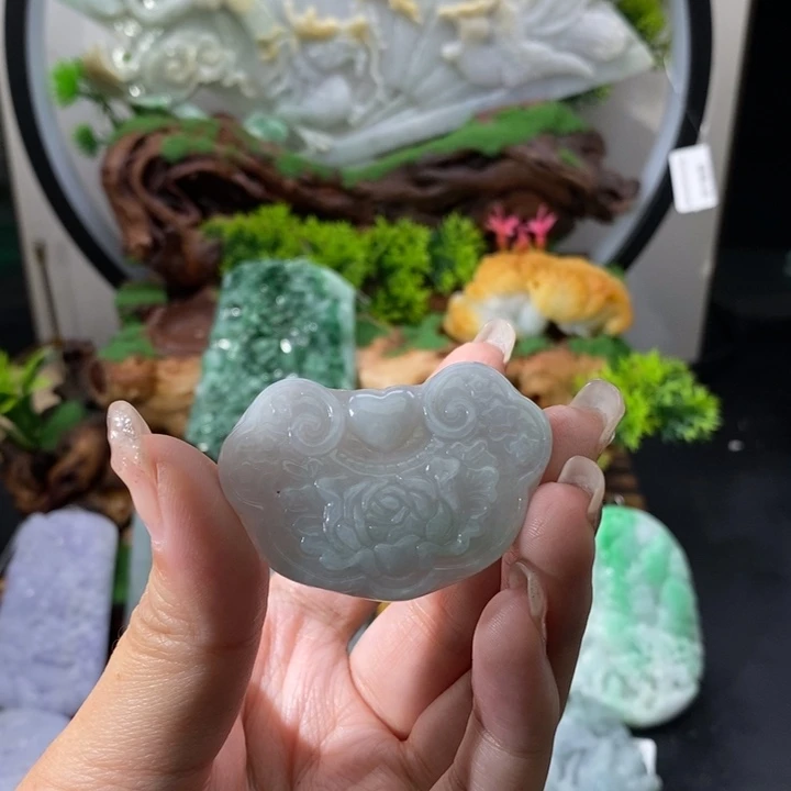 翡翠未镶嵌颈饰花