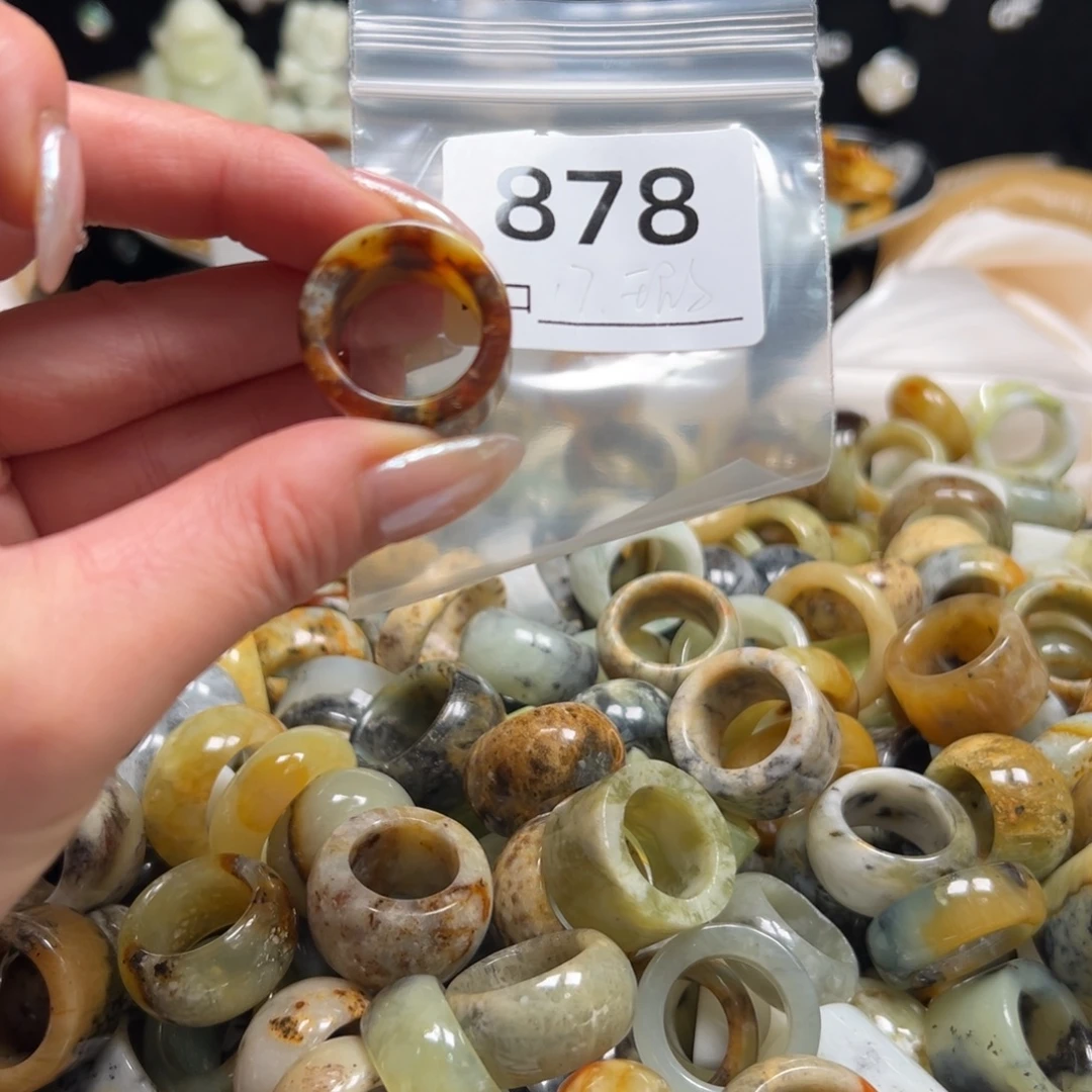 佛***姐蛇纹石玉未镶嵌戒指