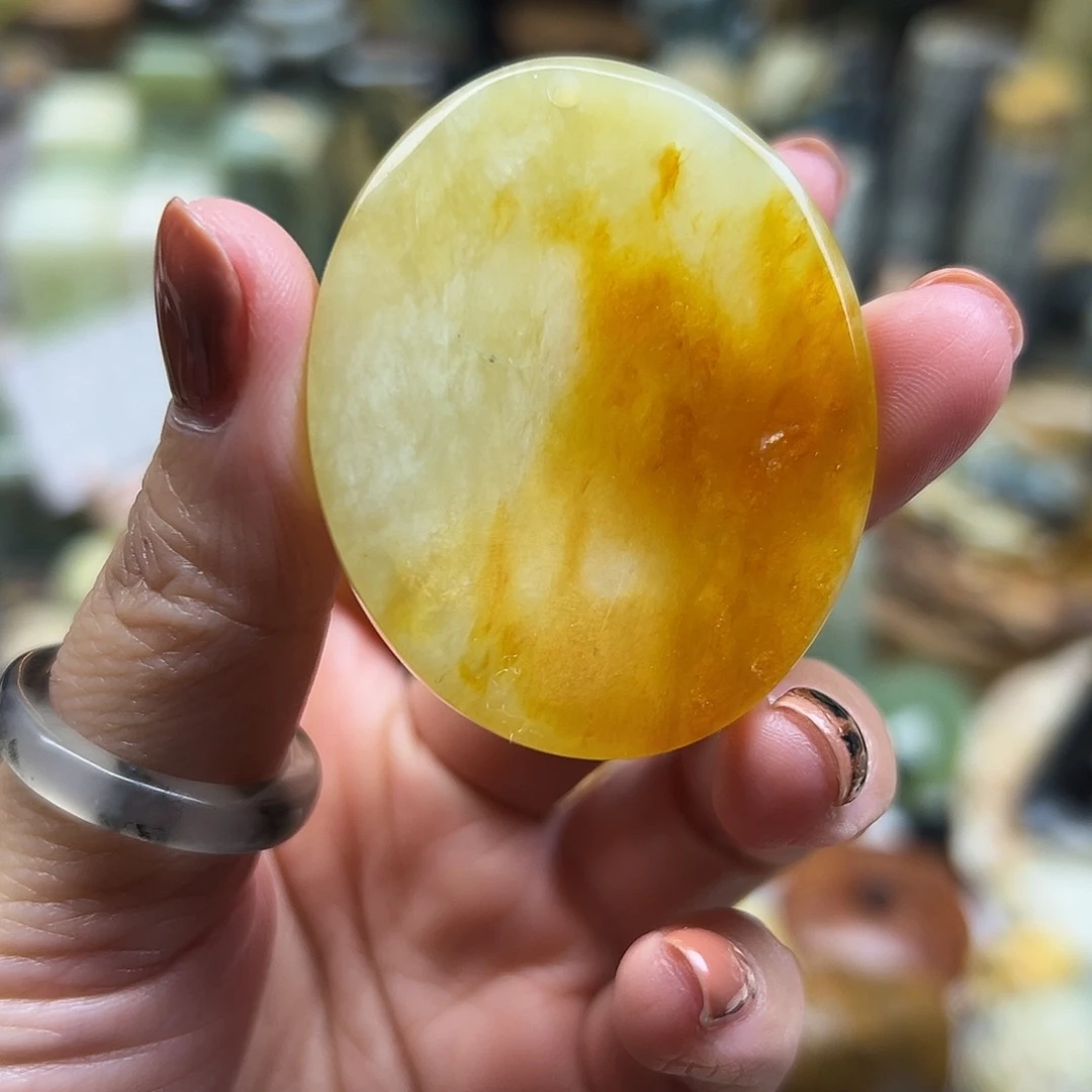 岫玉未镶嵌颈饰玉石王牌牌