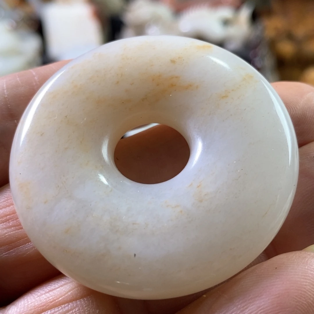 颈饰未镶嵌和田玉（青玉）