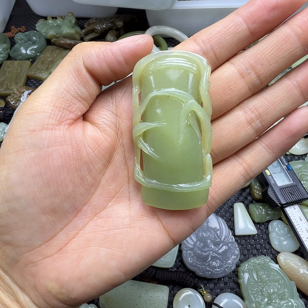 和田玉未镶嵌颈饰卡60