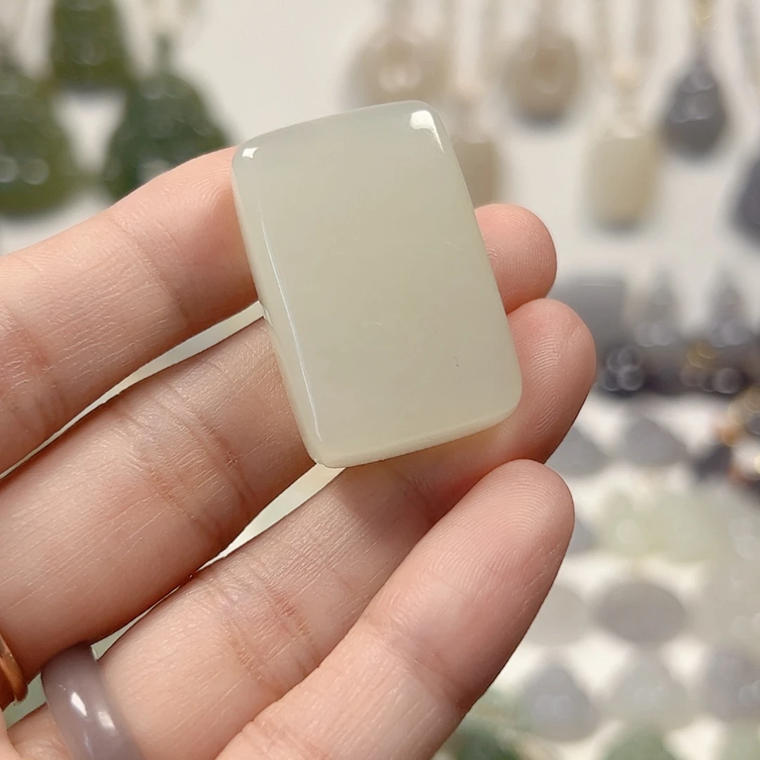 颈饰未镶嵌和田玉青*