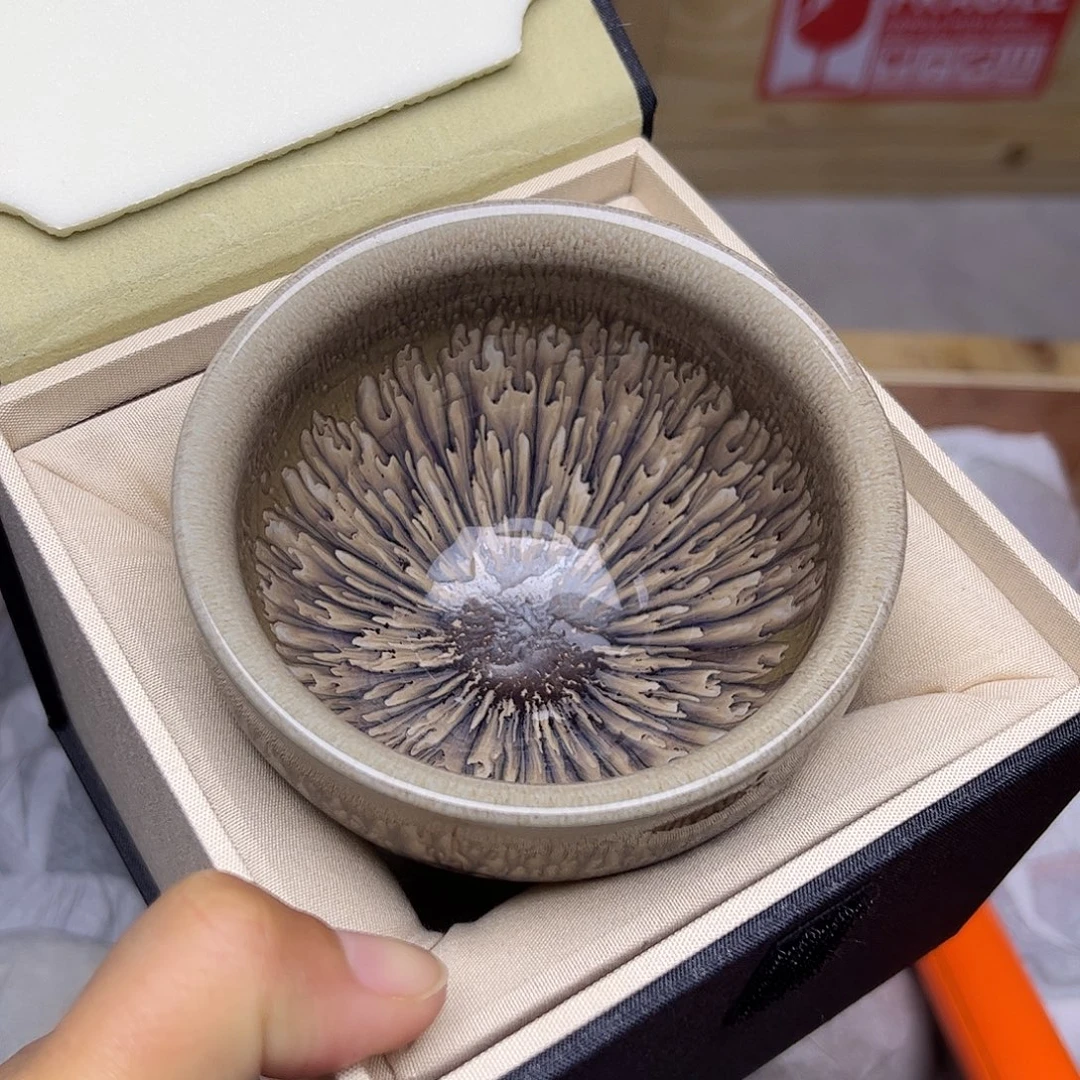 茶盏记者陶瓷烫发发型