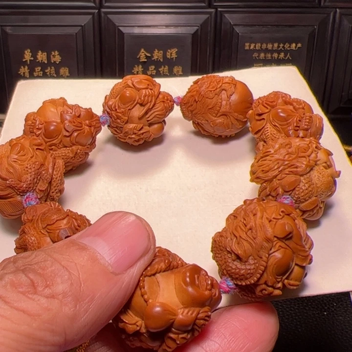 用***3手串橄榄核八星报喜