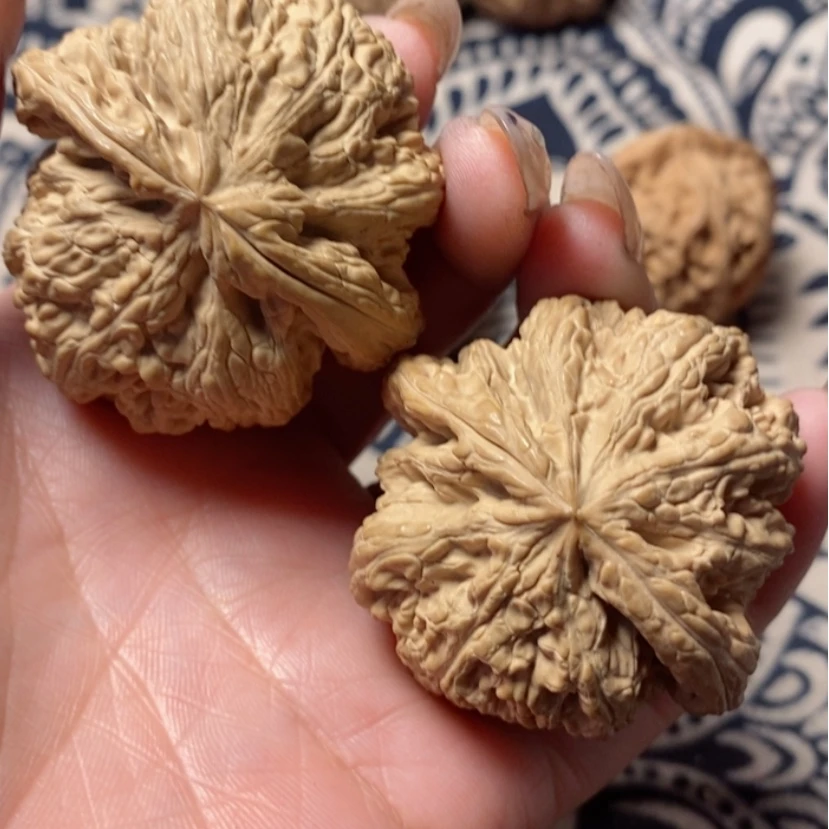 【闪购商品】文玩核桃吊坠M****g粗筋。花