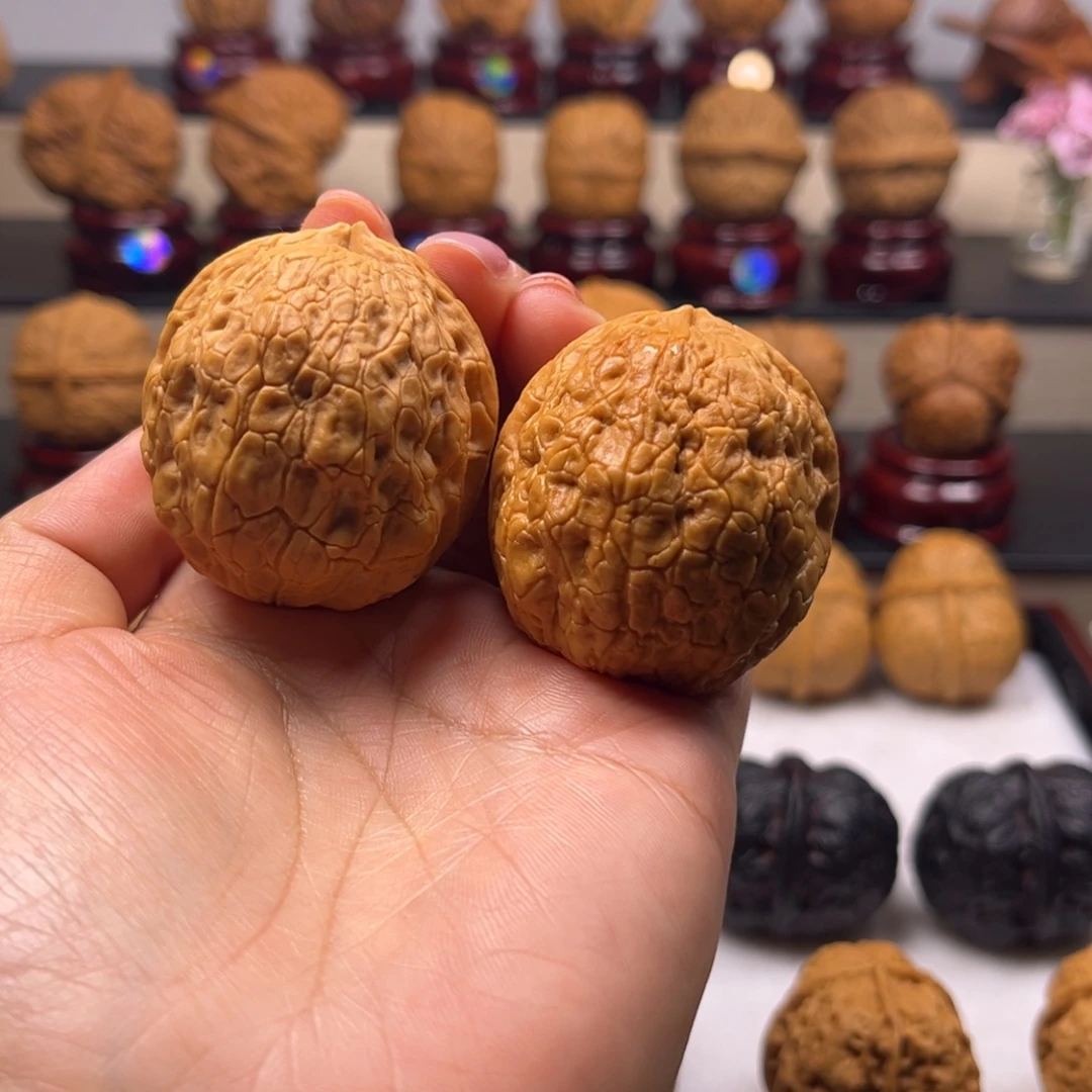 涵***场文玩核桃吊坠金丝绣球W333