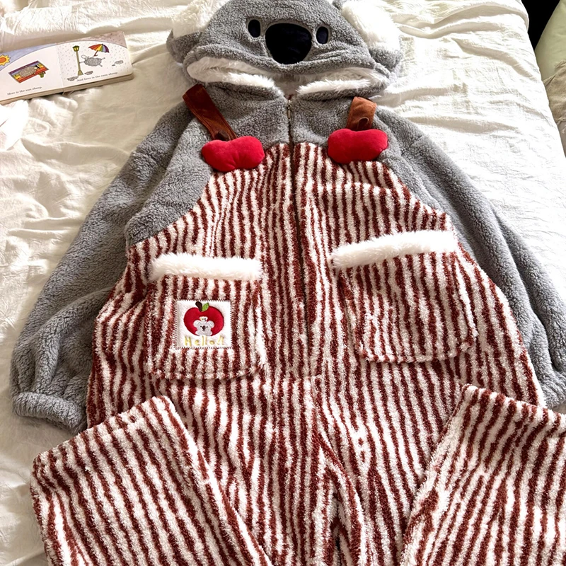 侘町2025秋冬季新款北美绒苹果条纹考拉连体背带睡衣女加厚家居服