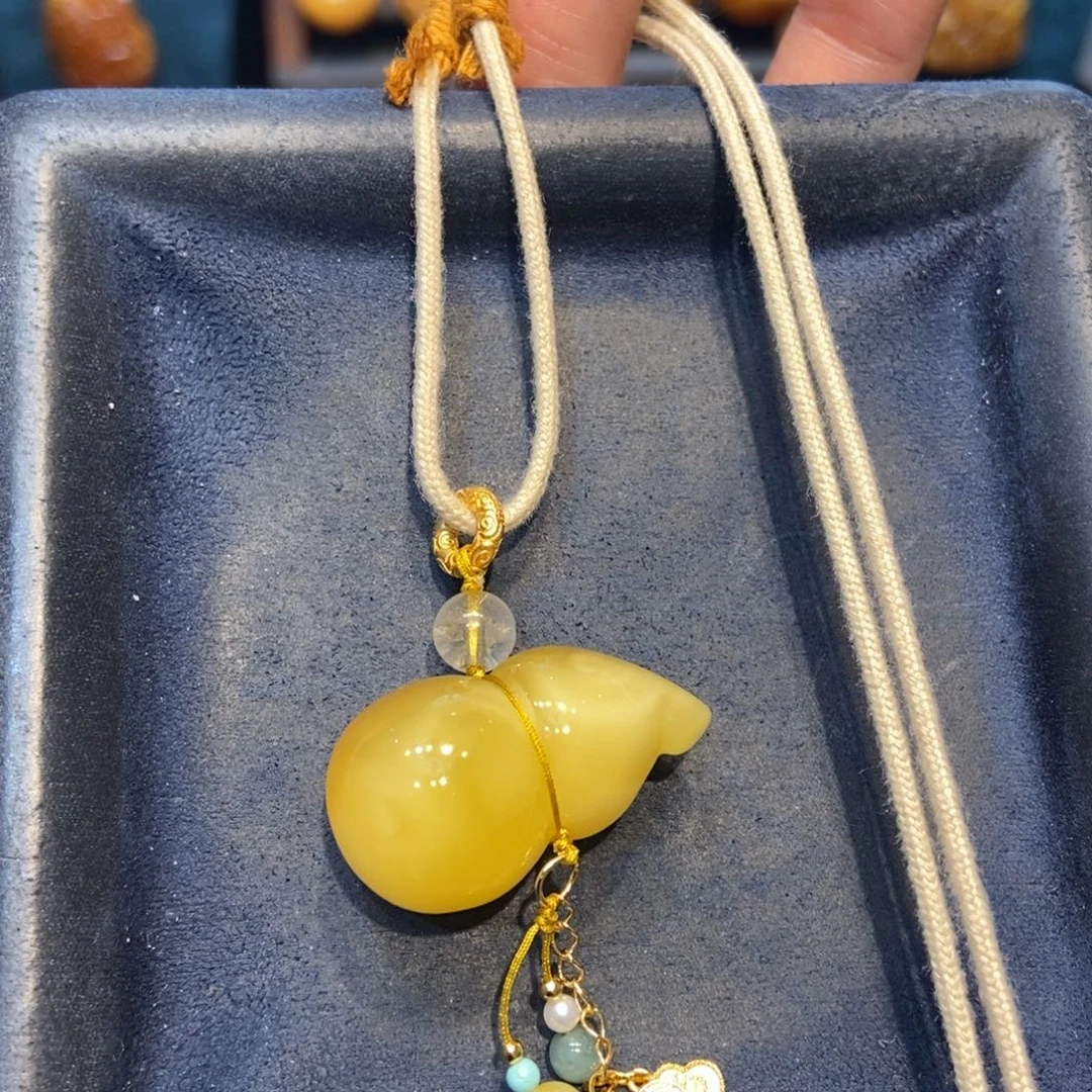 琥珀未镶嵌颈饰蜜蜡