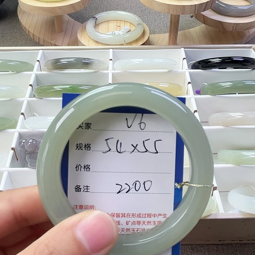 米***粒和田玉未镶嵌手镯
