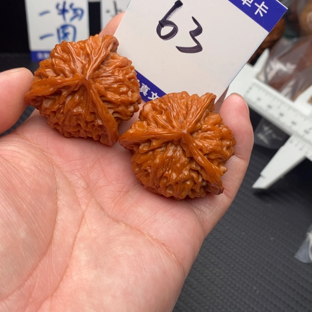 沐***白把件桃核盘山40momo